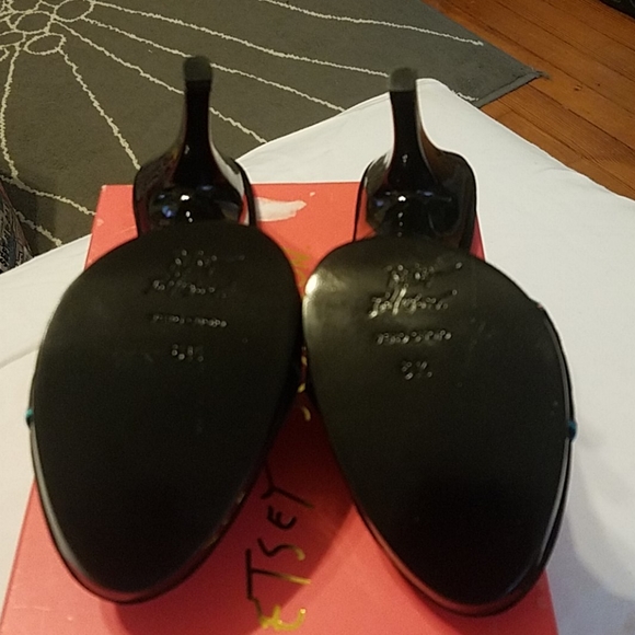 Betsy Johnson Janika Sandles - Picture 2 of 8